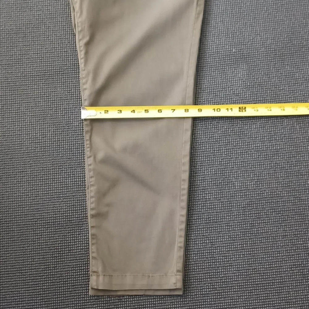 NWT - Size 11 green pants. "High-Rise Mom Pant". Light weight casual. Summer. - Picture 12 of 15